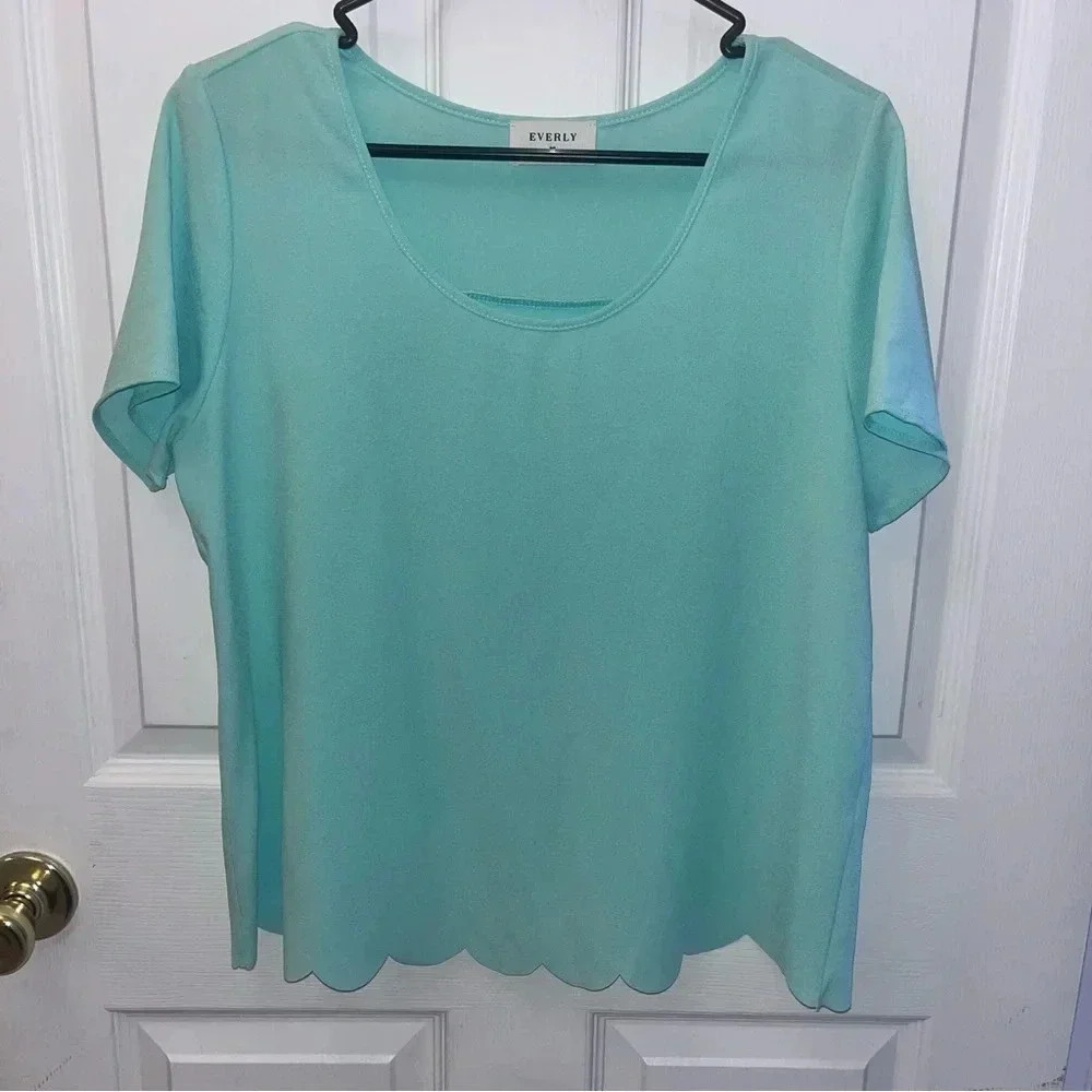 Everly mint green womens top sz med
